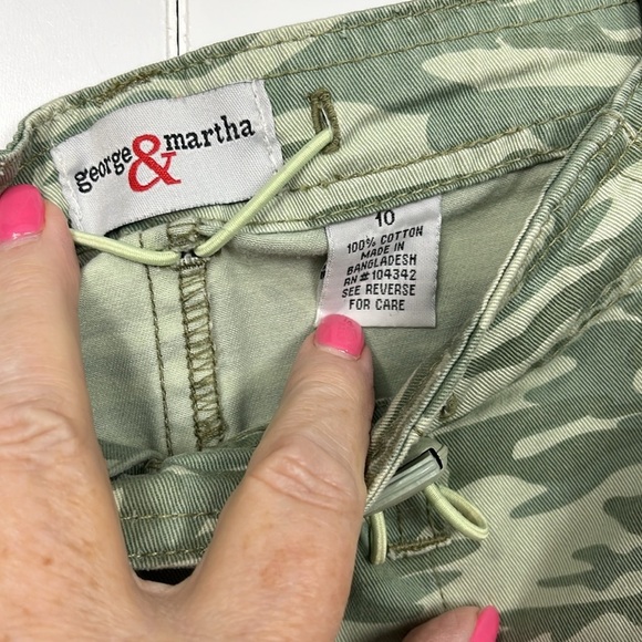 George & Martha Womens Camo Shorts 10 Shades of Green Button/Zip Fly Pockets EUC - Picture 2 of 15